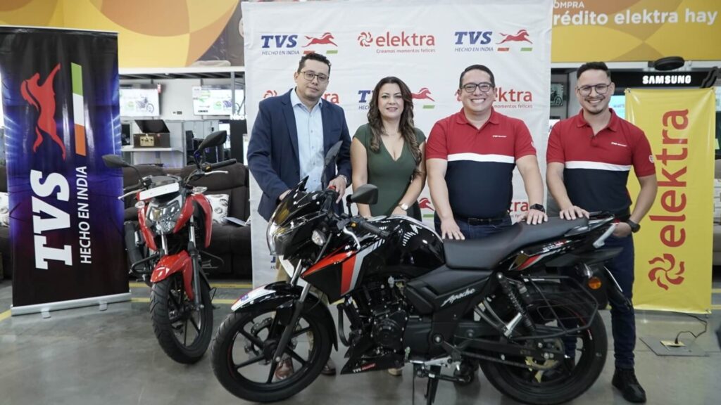 Elektra Guatemala celebra la llegada de la marca de motocicletas TVS