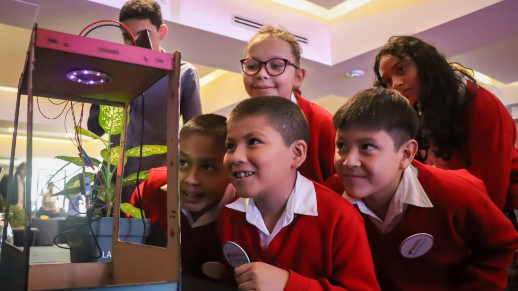 Senacyt premia a jóvenes innovadores que participan en el Rally de Innovación Interdepartamental