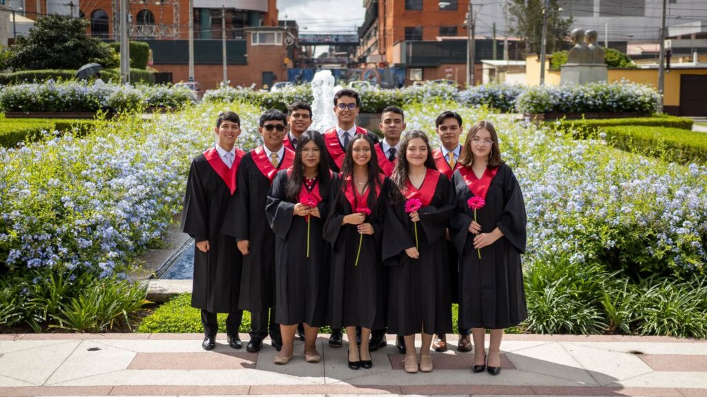 Colegio Mariano y Rafael Castillo Córdova gradúa a la promoción XLVIII en el marco de su 60 aniversario  