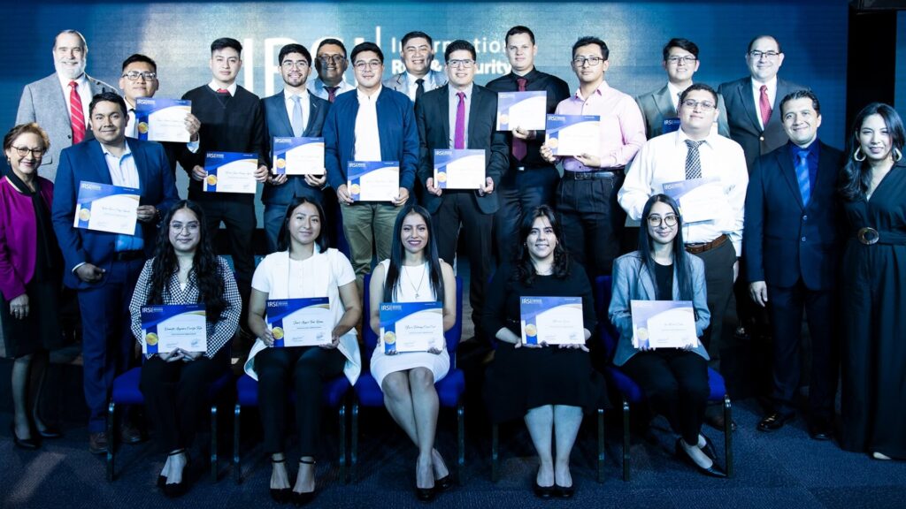 Cincuenta y seis profesionales en Ciberseguridad fueron certificados por el Information Risk & Security Institute de SISAP
