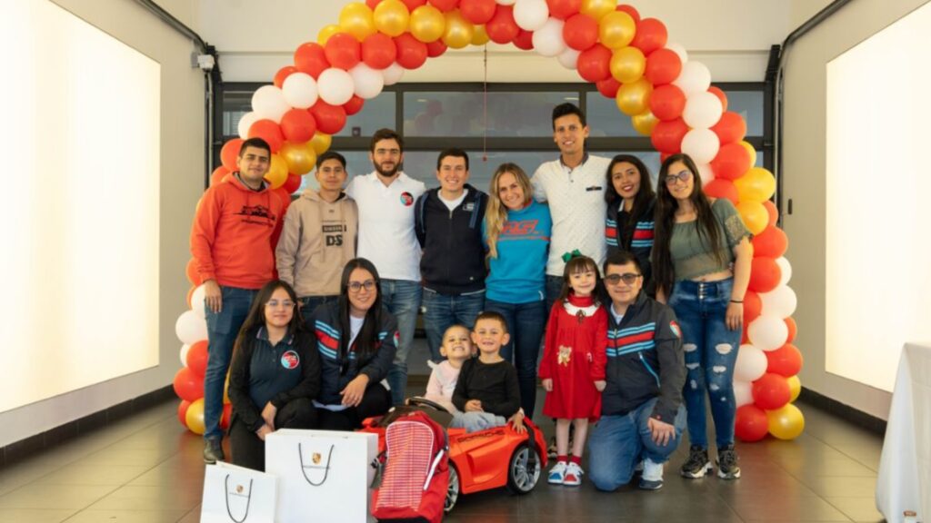 Autoelite y Make-A-Wish regalan un Porsche para niños