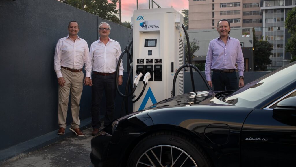 Porsche Center Guatemala instala el primer supercargador para vehículos eléctricos