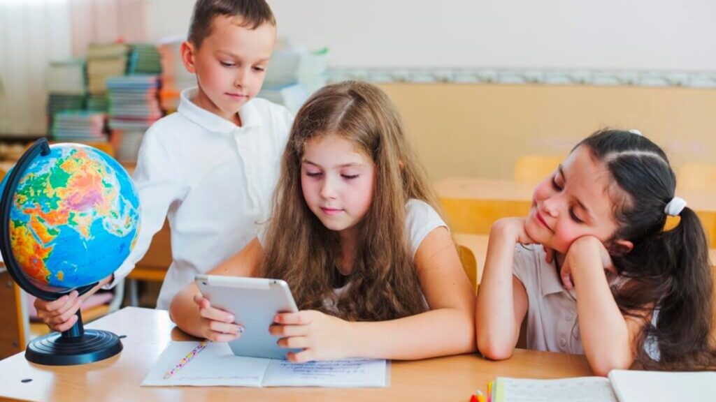 Claves para la protección de menores en línea en el regreso a clases