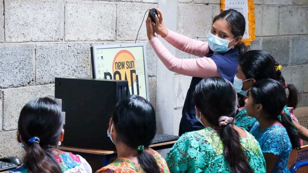 Inicia la instalación de los Centros Comunitarios Digitales en Quiché