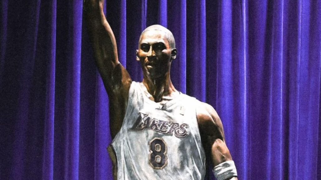 Lakers inauguran la estatua de Kobe Bryant