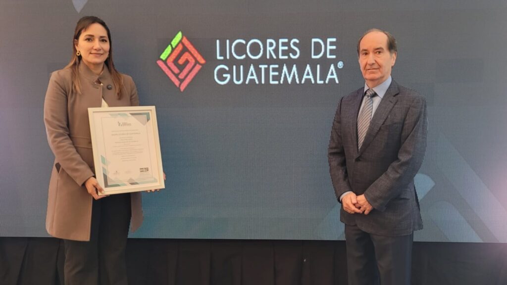 Licores de Guatemala es el primero en obtener la certificación de la Norma ISO 37301:2021
