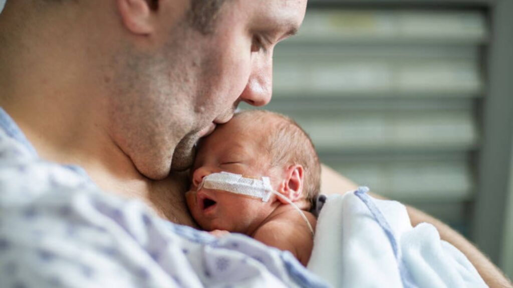 La importancia del apoyo familiar en los primeros momentos de vida de los bebés prematuros