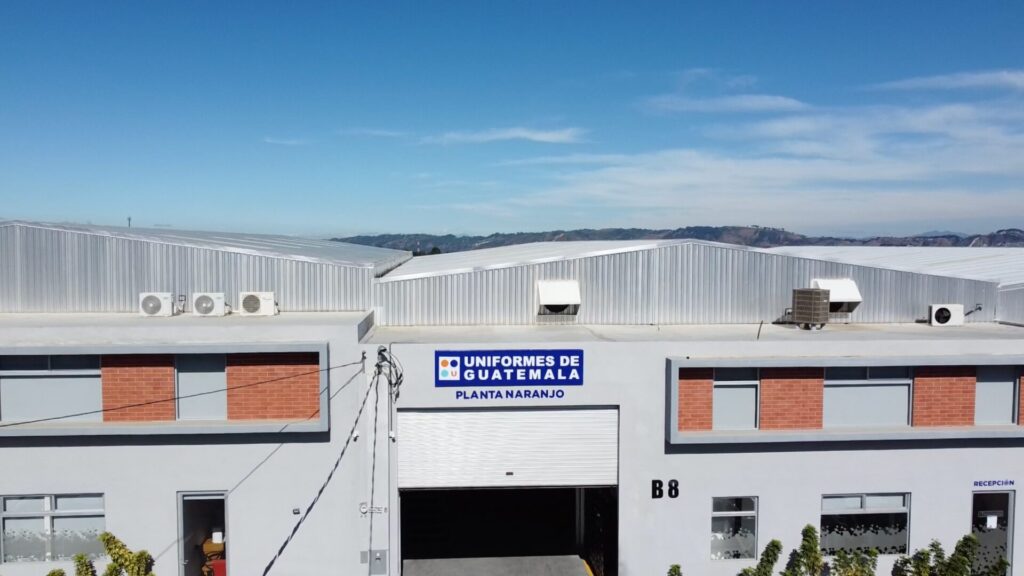 Uniformes de Guatemala inaugura moderna planta de producción 