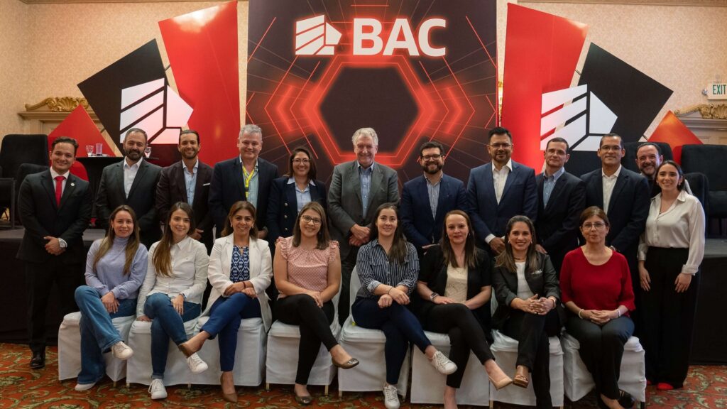 BAC realiza conversatorio con el distinguido autor y consultor David Ulrich