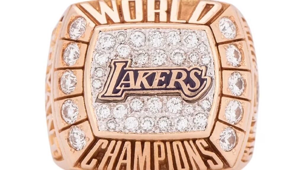 Padre de Kobe Bryant vende su anillo de campeón con Los Angeles Lakers