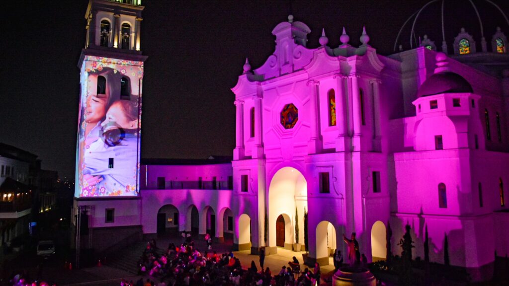 Una Noche Mágica en Ciudad Cayalá Celebra a las Madres en su Día 