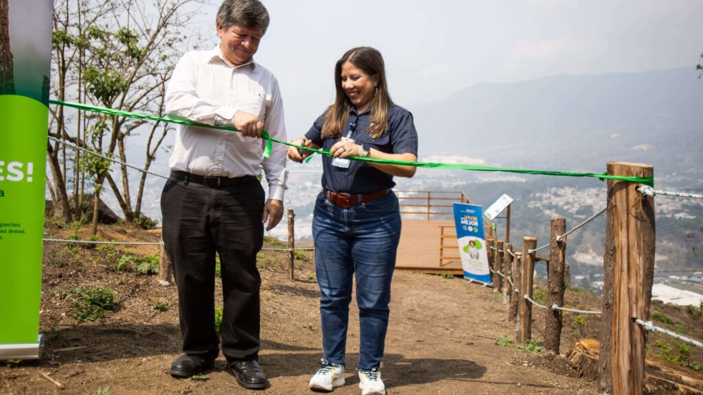 Walmart y Fundación Defensores de la Naturaleza inauguran el sendero "Mirador Vuelo Libre"