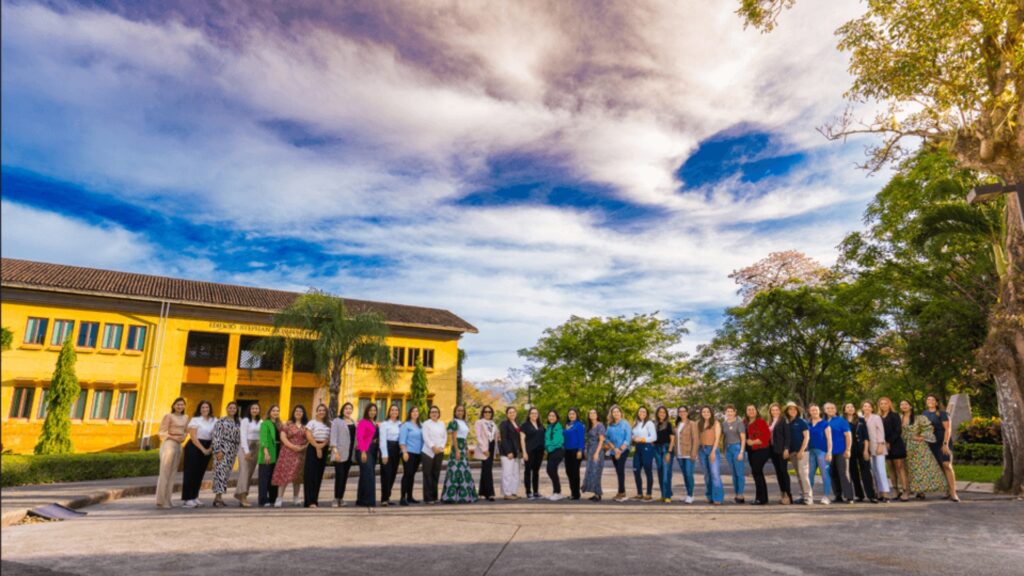 LEADS ACADEMY FOR WOMEN de INCAE y Banco Industrial gradúa a empresarias centroamericanas  
