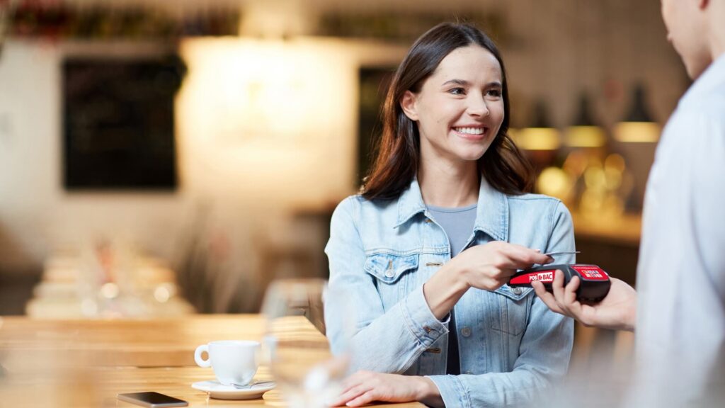 BAC supera los tres millones de clientes digitales 