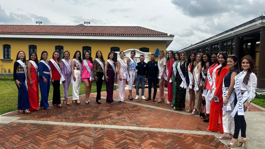 Candidatas de Miss Universe Guatemala visitan las Obras Sociales del Santo Hermano Pedro 