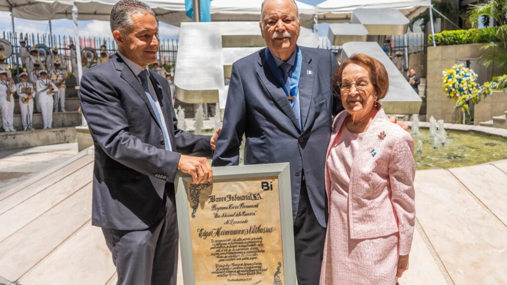 Banco Industrial rinde homenaje al Lic. Edgar Heinemann por su trayectoria y contribución a Guatemala