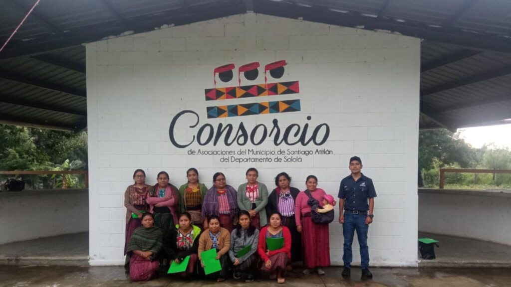 Cargill y EARTH Futures impulsan a mujeres productoras de huevos y mejoran la nutrición en Sololá