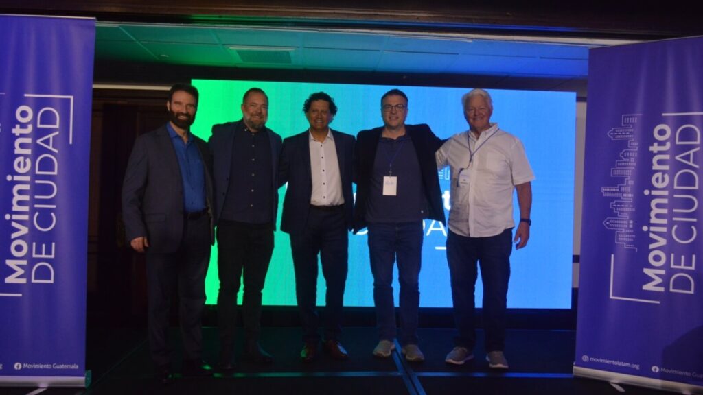 Forjando Conexiones para el Futuro en Movimiento