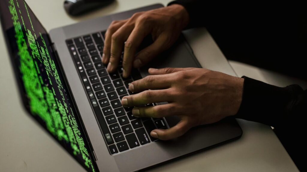 Ofertas falsas de empleo aparecen como anuncios en buscadores web