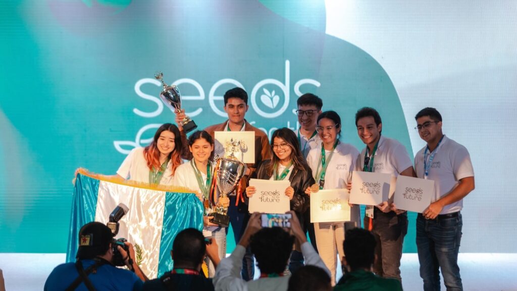 Cuatro estudiantes guatemaltecas ganan el primer lugar de Tech4Good de "Semillas para el Futuro 2024"