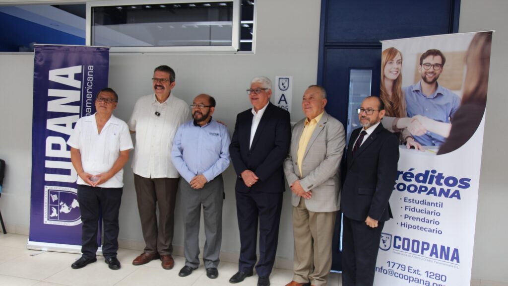 Universidad Panamericana Impulsa la Comunidad con Centro Odontológico y Agencia COOPANA en Coatepeque