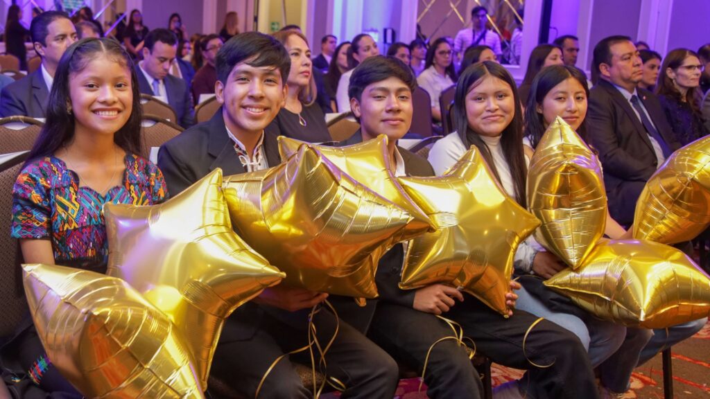 Se realiza por primera vez en Guatemala la entrega del reconocimiento “Estrellas por la Niñez” de World Vision Se realiza por primera vez en Guatemala la entrega del reconocimiento “Estrellas por la Niñez” de World Vision