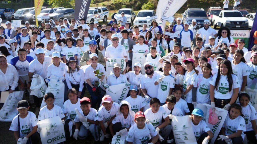 Jornada de Reforestación y limpieza en el lago de Amatitlán