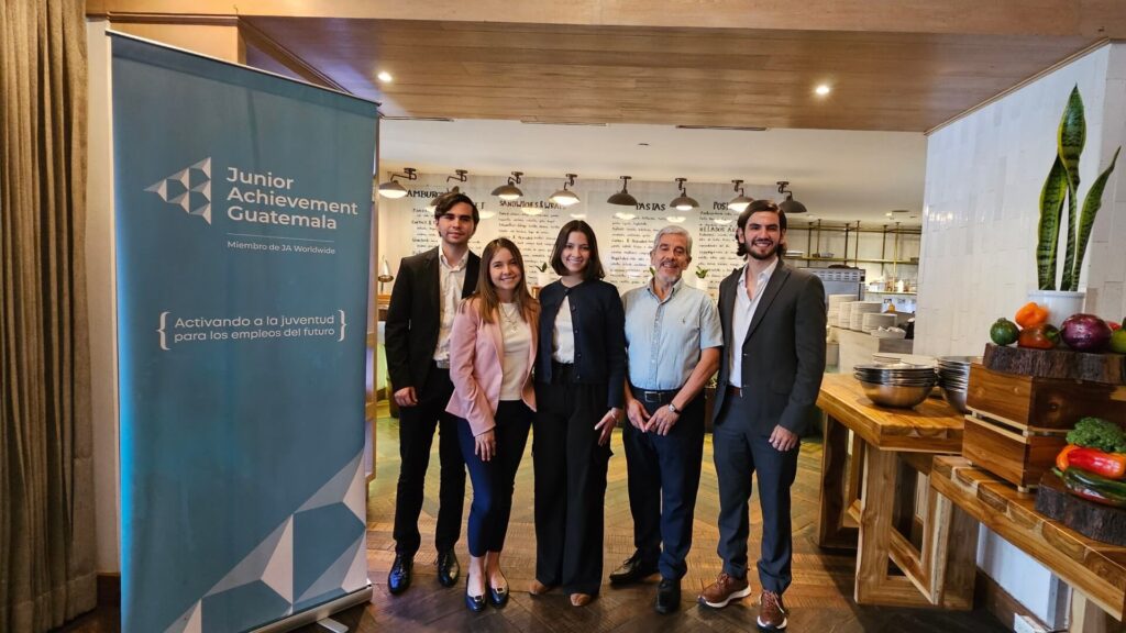 ¡Transformando mundos y forjando líderes!