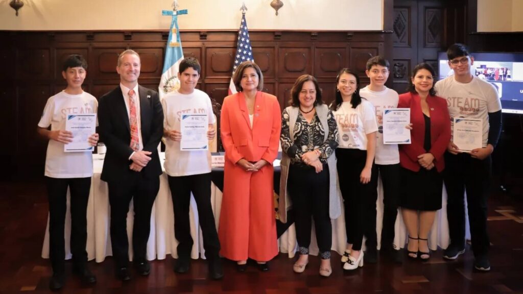 Juventud representa a Guatemala en evento científico internacional de GLOBE NASA