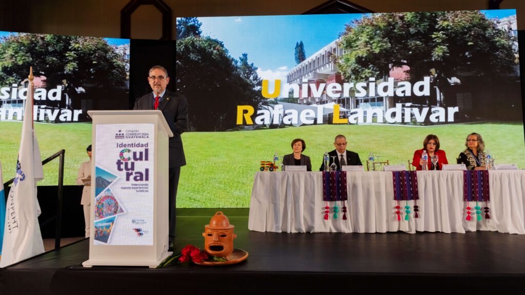 Landívar explora la identidad cultural en el turismo durante el XXXIII Congreso CONPEHT