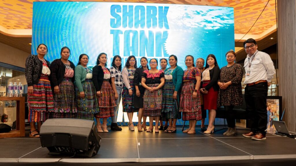 "Bootcamps de Shark Tank Impulsan a Más de 2,000 Emprendedores en Todo el País"