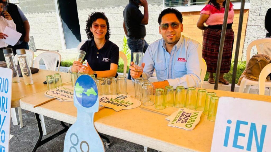 ¿Qué pasa con tus botellas de vidrio después de usarlas?