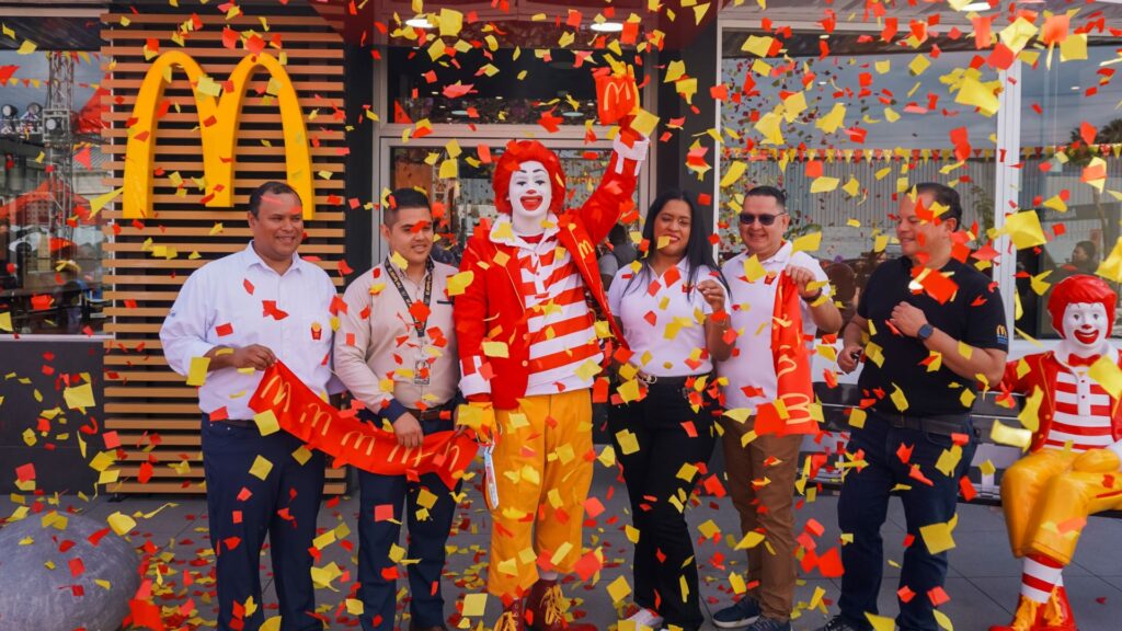 McDonald's abre las puertas de su primer restaurante en Baja Verapaz