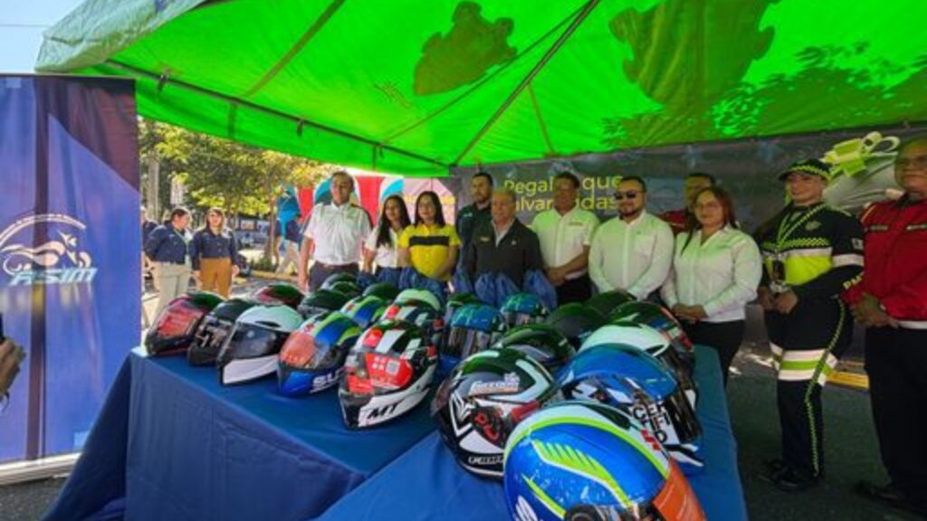 "Regalos que salvan vidas" Una campaña para proteger a los motoristas guatemaltecos 