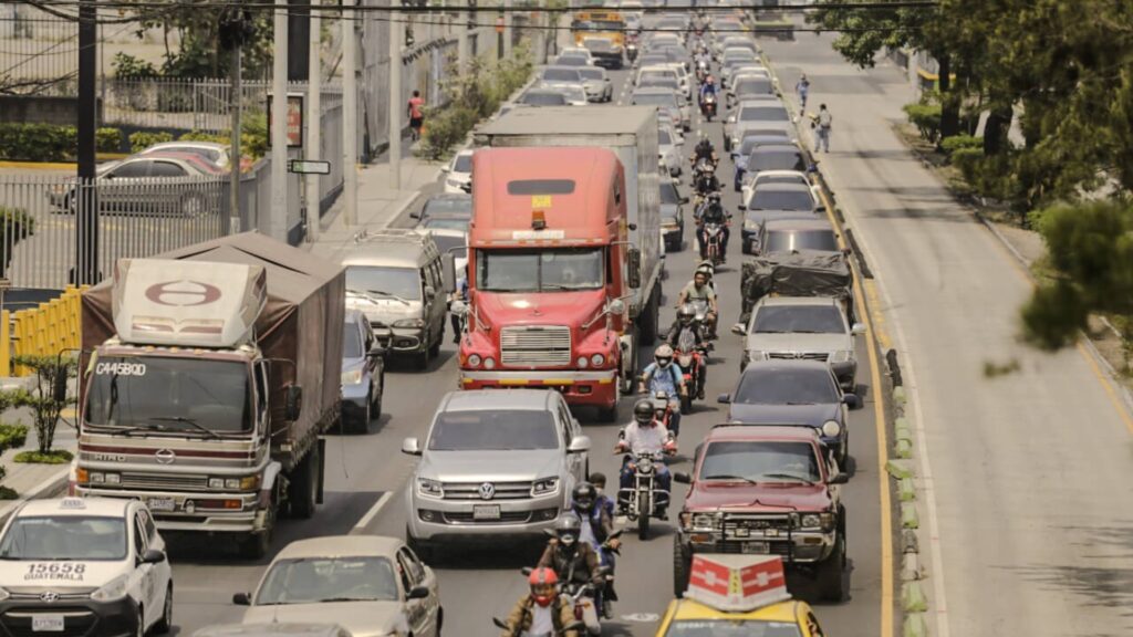 ¿Cómo ha sido útil la motocicleta como medio de transporte en Guatemala?