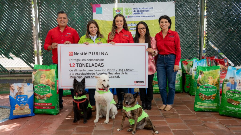 Nestlé Purina dona 38 toneladas de alimento para perros y gatos en albergues