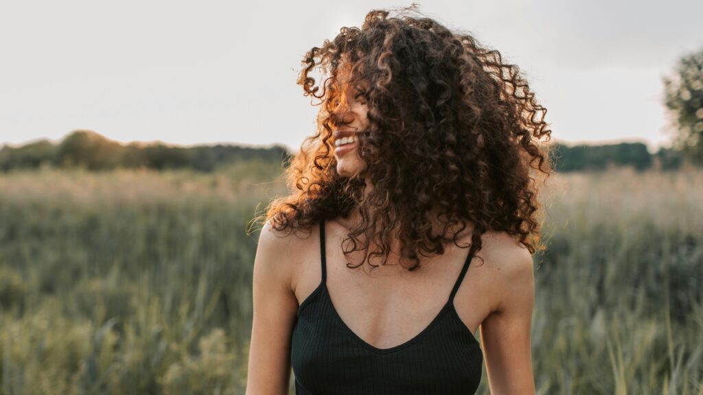 El arte de cuidar los rizos: consejos para lucir un cabello rizado espectacular