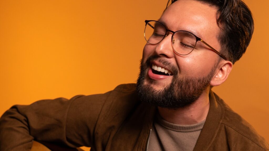 Iván Castro lanza un Vallenato Pop que acelera el pulso