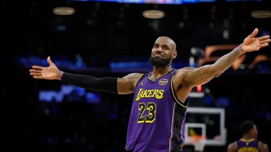 LeBron supera a Jordan como el jugador de mayor edad con 40 puntos