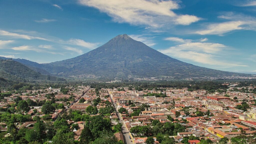 BCIE aprueba cooperación para identificar alternativas de transporte entre el aeropuerto La Aurora y Antigua Guatemala