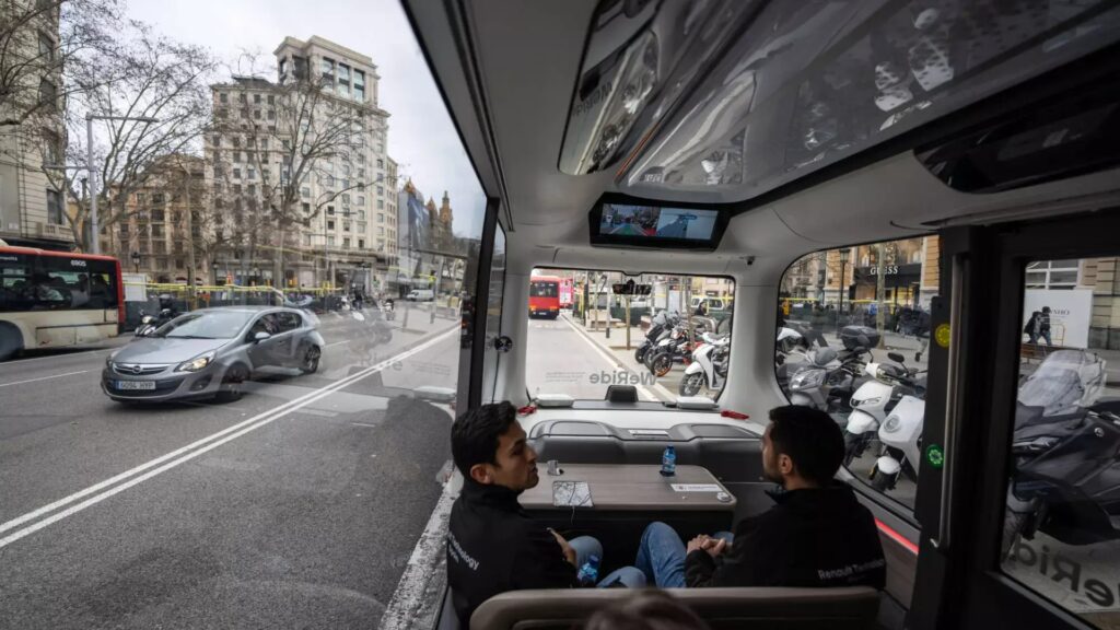 El bus sin conductor arrasa en Barcelona