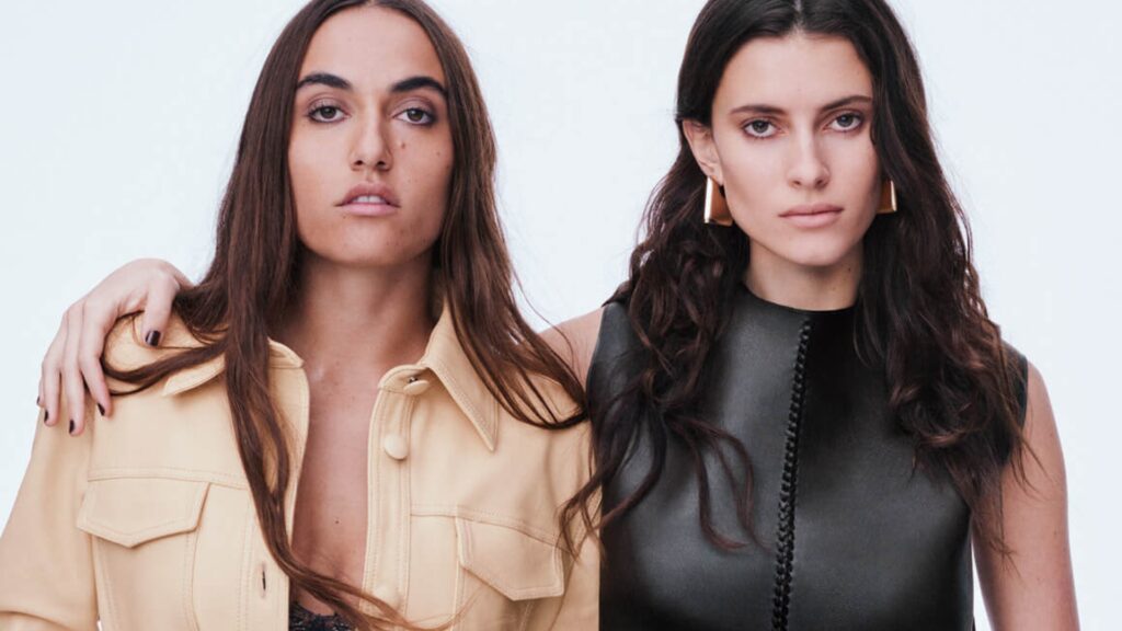 La colección S/S 2025 de H&M evoca un aire bohemio con sus prendas icónicas 