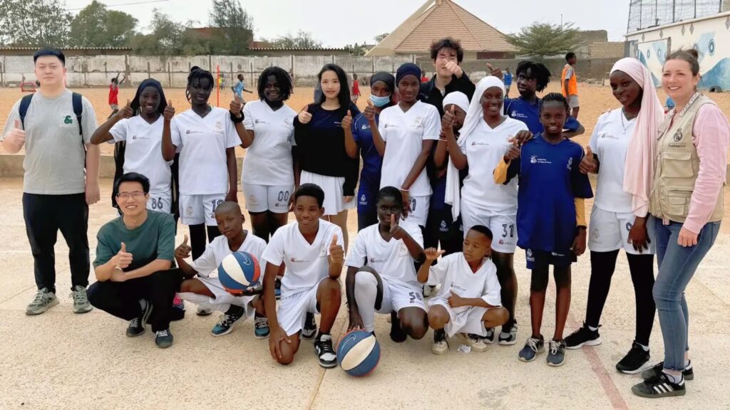 Fútbol, baloncesto y valores para una niñez con futuro