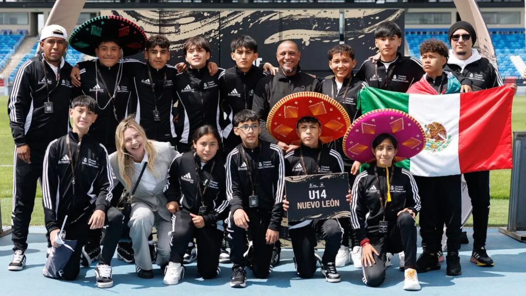 Roberto Carlos inaugura el IV World Challenge de la Fundación Real Madrid