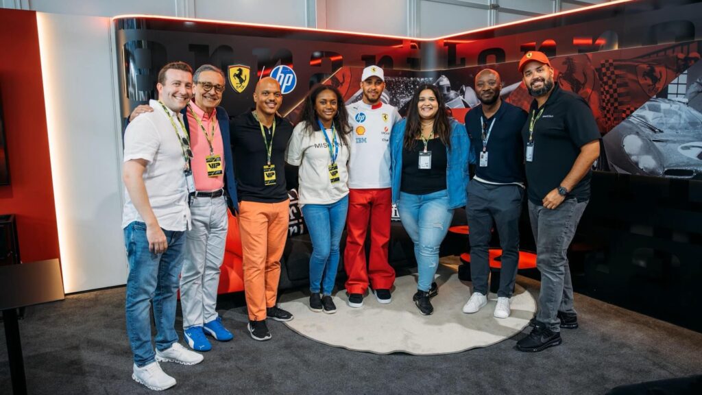 Lewis Hamilton y HP impulsan habilidades STEM para el futuro laboral