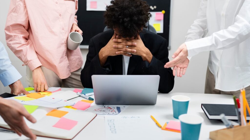 Cuidar a los que cuidan: el impacto del burnout laboral y cómo prevenirlo