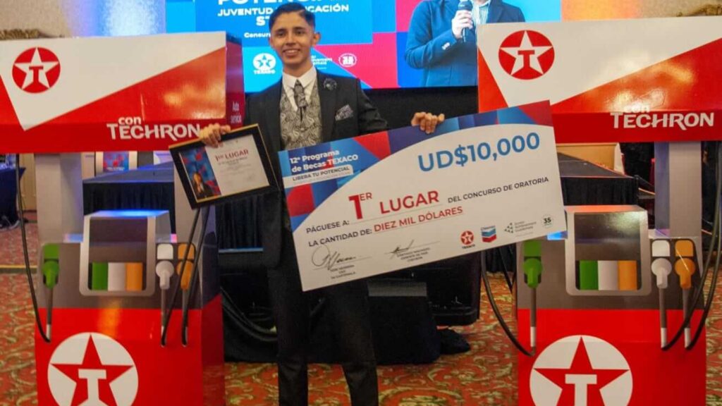 “Tu futuro empieza con una gran idea: participa en el concurso de oratoria 2025”