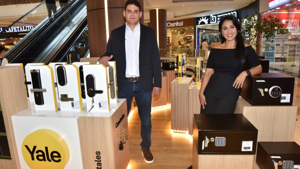Yale apuesta por la tecnología con nuevo kiosco en el país