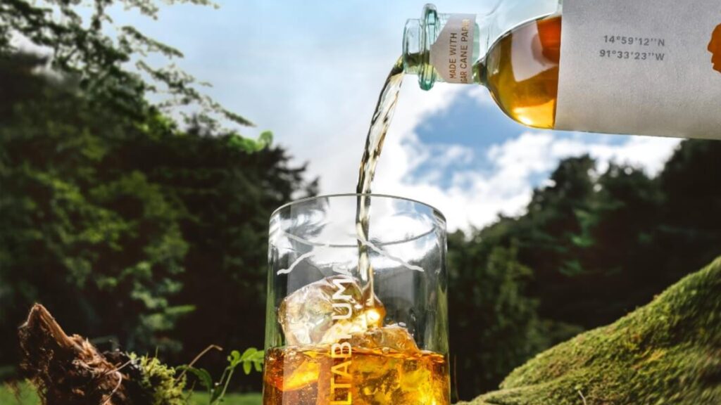Ron Altabruma, la nueva joya guatemalteca con sabor, elegancia y conciencia ambiental
