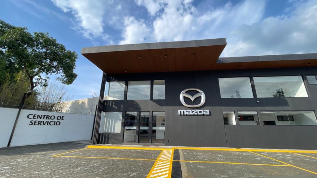 IVESA y Mazda presentan su moderno Service Center en zona 10
